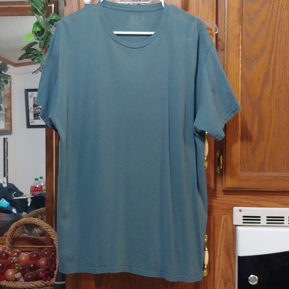 XL tee shirt